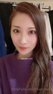 调教风骚大奶子女友，颜值高又很骚各种交大鸡巴舔弄，揉着骚奶子爆草抽插，后入骚臀奶子乱飞给狼友看表情